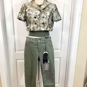 Double Breasted, Cropped, Short Sleeve Blazer. Olive Green & Cream.